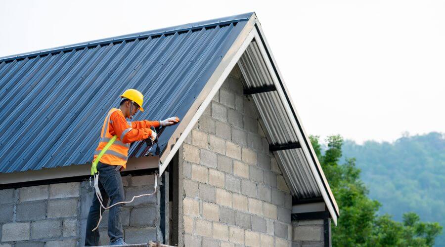Professional gutter cleaning in Huxley, IA